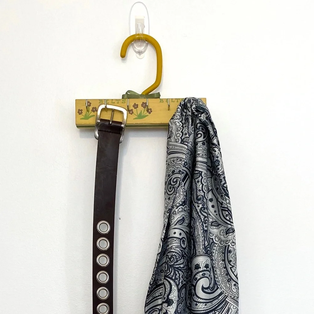 💛Vintage 1980s Belt Hanger